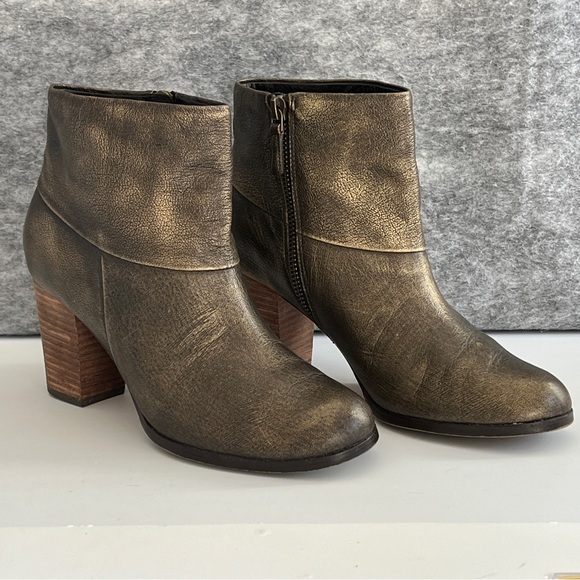 COLE HAAN Nike Air 6.5B Leather Zip Ankle Booties Cassidy Bronze Gold Metallic - Picture 5 of 16